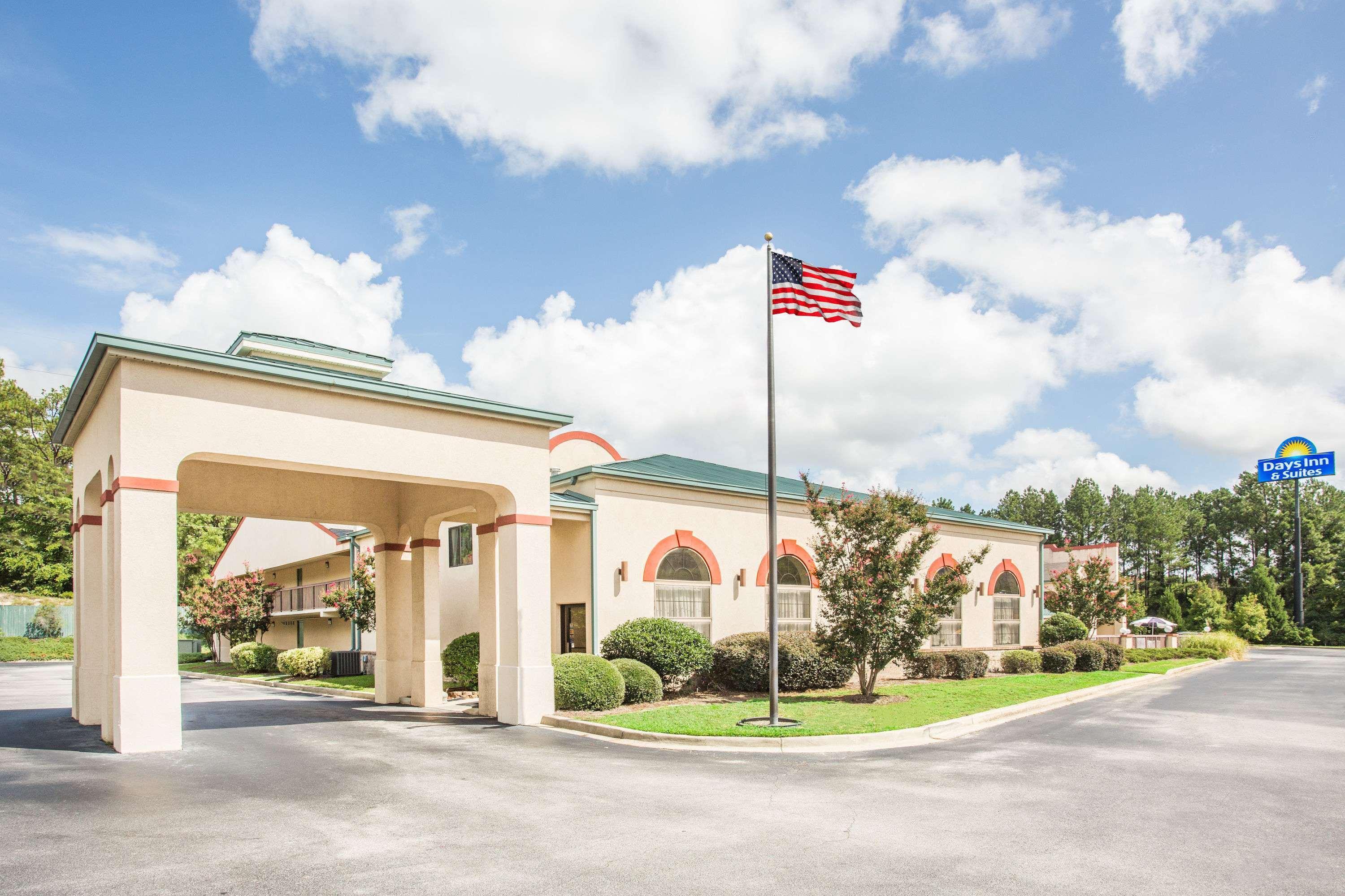 Days Inn & Suites By Wyndham Columbia Airport West Columbia Bagian luar foto
