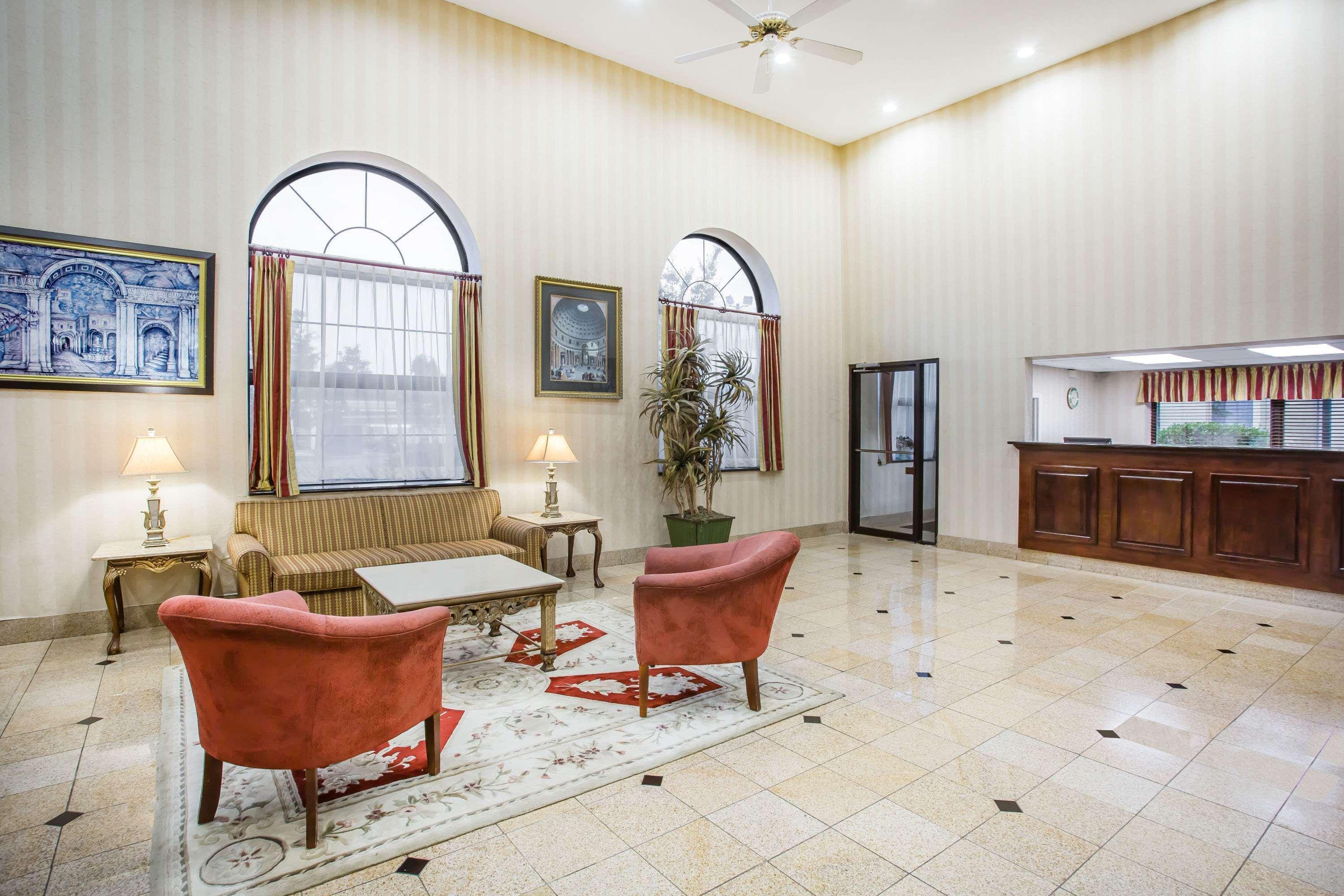Days Inn & Suites By Wyndham Columbia Airport West Columbia Bagian luar foto