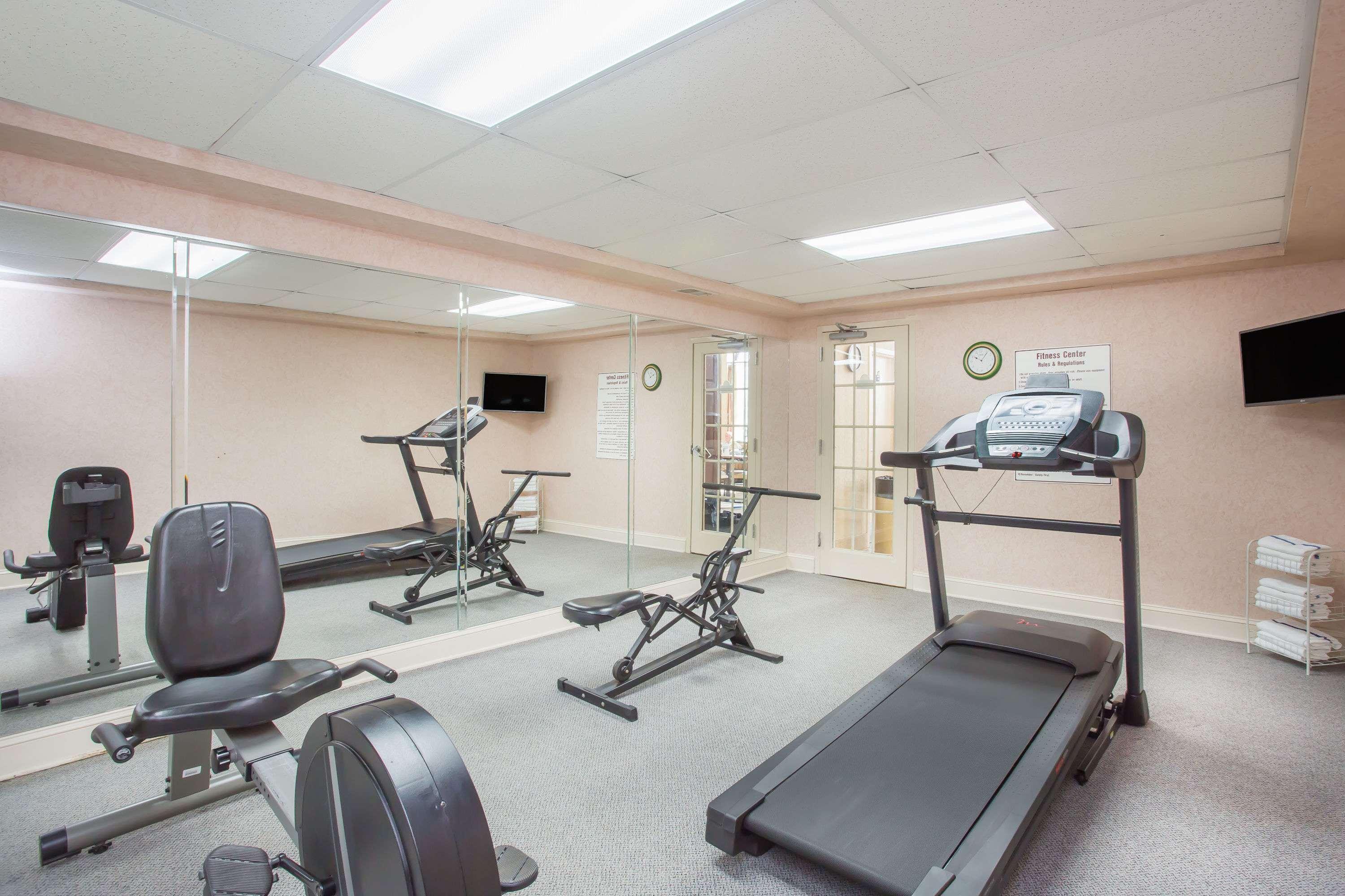Days Inn & Suites By Wyndham Columbia Airport West Columbia Bagian luar foto