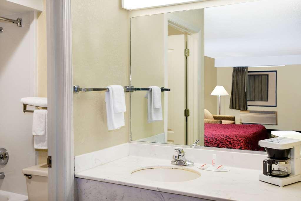 Days Inn & Suites By Wyndham Columbia Airport West Columbia Ruang foto