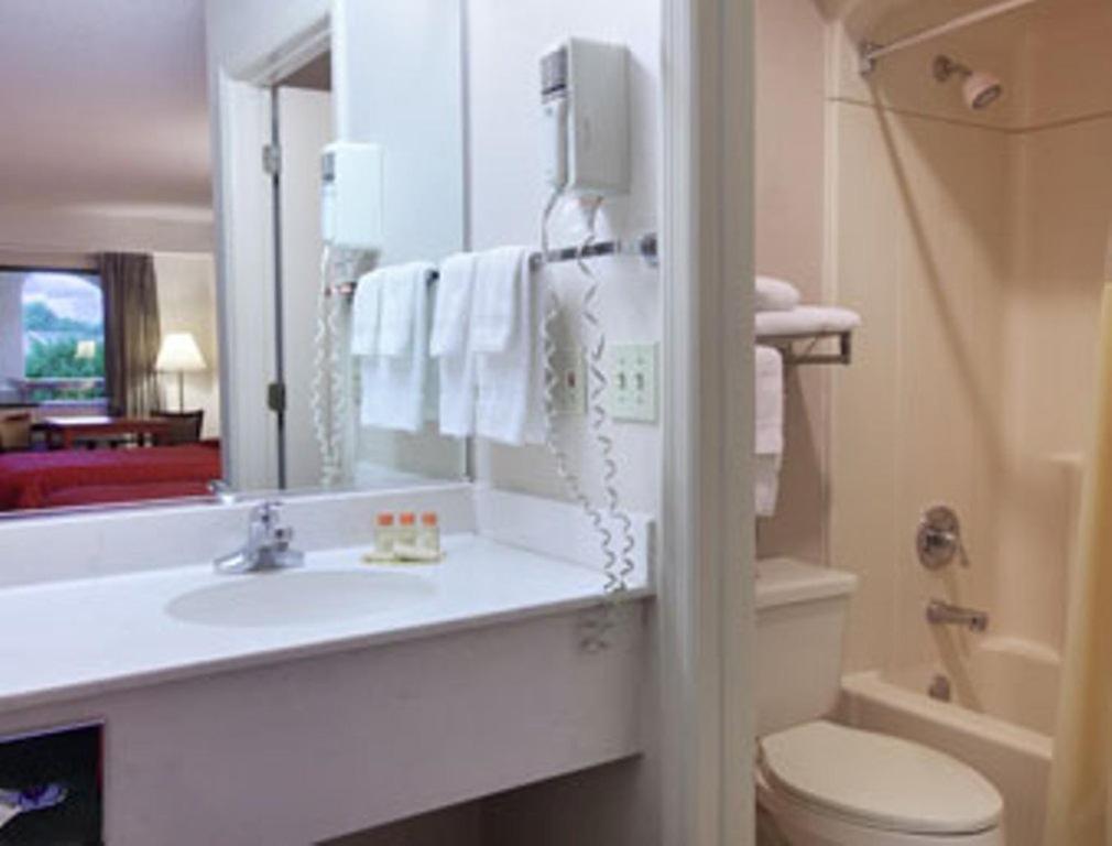Days Inn & Suites By Wyndham Columbia Airport West Columbia Ruang foto